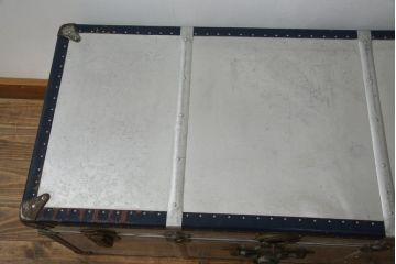和製アンティーク　お部屋のアクセントにおすすめなジュラルミン張りのトランク(センターテーブル、ローテーブル、収納、ディスプレイ)(R-073220)