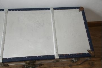 和製アンティーク　お部屋のアクセントにおすすめなジュラルミン張りのトランク(センターテーブル、ローテーブル、収納、ディスプレイ)(R-073220)