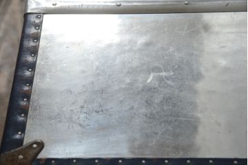 和製アンティーク　お部屋のアクセントにおすすめなジュラルミン張りのトランク(センターテーブル、ローテーブル、収納、ディスプレイ)(R-073220)