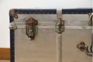和製アンティーク　お部屋のアクセントにおすすめなジュラルミン張りのトランク(センターテーブル、ローテーブル、収納、ディスプレイ)(R-073220)
