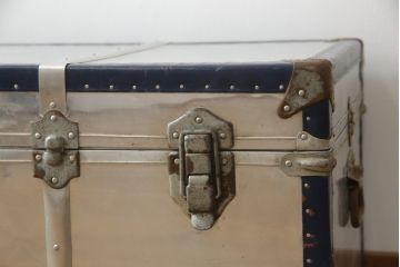 和製アンティーク　お部屋のアクセントにおすすめなジュラルミン張りのトランク(センターテーブル、ローテーブル、収納、ディスプレイ)(R-073220)