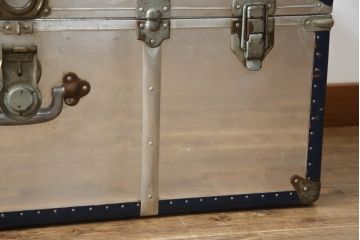和製アンティーク　お部屋のアクセントにおすすめなジュラルミン張りのトランク(センターテーブル、ローテーブル、収納、ディスプレイ)(R-073220)