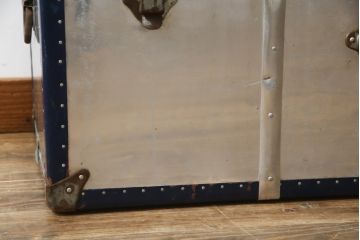 和製アンティーク　お部屋のアクセントにおすすめなジュラルミン張りのトランク(センターテーブル、ローテーブル、収納、ディスプレイ)(R-073220)