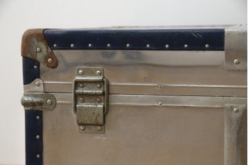 和製アンティーク　お部屋のアクセントにおすすめなジュラルミン張りのトランク(センターテーブル、ローテーブル、収納、ディスプレイ)(R-073220)