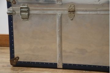 和製アンティーク　お部屋のアクセントにおすすめなジュラルミン張りのトランク(センターテーブル、ローテーブル、収納、ディスプレイ)(R-073220)