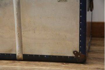 和製アンティーク　お部屋のアクセントにおすすめなジュラルミン張りのトランク(センターテーブル、ローテーブル、収納、ディスプレイ)(R-073220)
