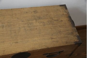 和製アンティーク　総桐(キリ)材　金具の彫刻が素晴らしい二段重ね時代箪笥(重ね箪笥、総桐箪笥、総桐たんす、和タンス、衣装たんす、整理タンス、収納タンス、引き出し)(R-073221)