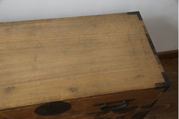 和製アンティーク　総桐(キリ)材　金具の彫刻が素晴らしい二段重ね時代箪笥(重ね箪笥、総桐箪笥、総桐たんす、和タンス、衣装たんす、整理タンス、収納タンス、引き出し)(R-073221)