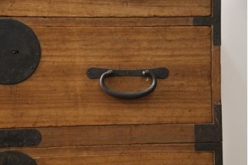 和製アンティーク　総桐(キリ)材　金具の彫刻が素晴らしい時代箪笥ローボード(総桐箪笥、総桐たんす、和タンス、衣装たんす、整理タンス、収納タンス、引き出し、ローチェスト、テレビ台、テレビボード)(R-073222)