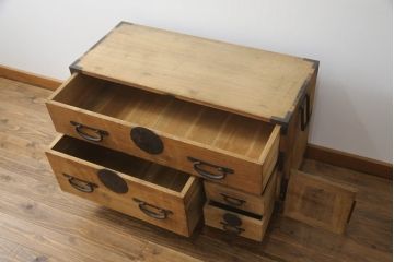 和製アンティーク　総桐(キリ)材　金具の彫刻が素晴らしい時代箪笥ローボード(総桐箪笥、総桐たんす、和タンス、衣装たんす、整理タンス、収納タンス、引き出し、ローチェスト、テレビ台、テレビボード)(R-073223)