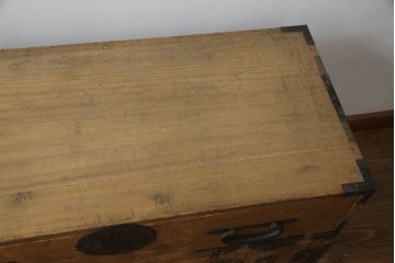 和製アンティーク　総桐(キリ)材　金具の彫刻が素晴らしい時代箪笥ローボード(総桐箪笥、総桐たんす、和タンス、衣装たんす、整理タンス、収納タンス、引き出し、ローチェスト、テレビ台、テレビボード)(R-073223)