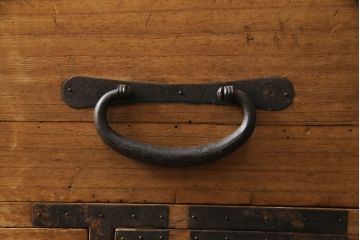 和製アンティーク　総桐(キリ)材　金具の彫刻が素晴らしい時代箪笥ローボード(総桐箪笥、総桐たんす、和タンス、衣装たんす、整理タンス、収納タンス、引き出し、ローチェスト、テレビ台、テレビボード)(R-073223)
