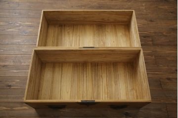 和製アンティーク　上手物　総桐(キリ)材　木地色　木瓜(モッコ)引き手が魅力的な時代箪笥ローボード(総桐箪笥、総桐たんす、和タンス、衣装たんす、整理タンス、収納タンス、引き出し、ローチェスト、テレビ台、テレビボード)(R-073225)