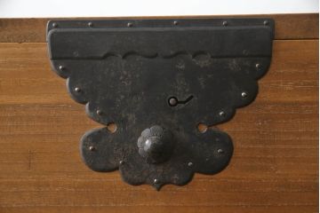 和製アンティーク　上手物　総桐(キリ)材　木地色　木瓜(モッコ)引き手が魅力的な時代箪笥ローボード(総桐箪笥、総桐たんす、和タンス、衣装たんす、整理タンス、収納タンス、引き出し、ローチェスト、テレビ台、テレビボード)(R-073225)