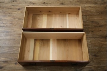 和製アンティーク　前面欅(ケヤキ)材　漆塗り　使い込まれた風合いが味わい深い時代箪笥ローチェスト　(R-073231)