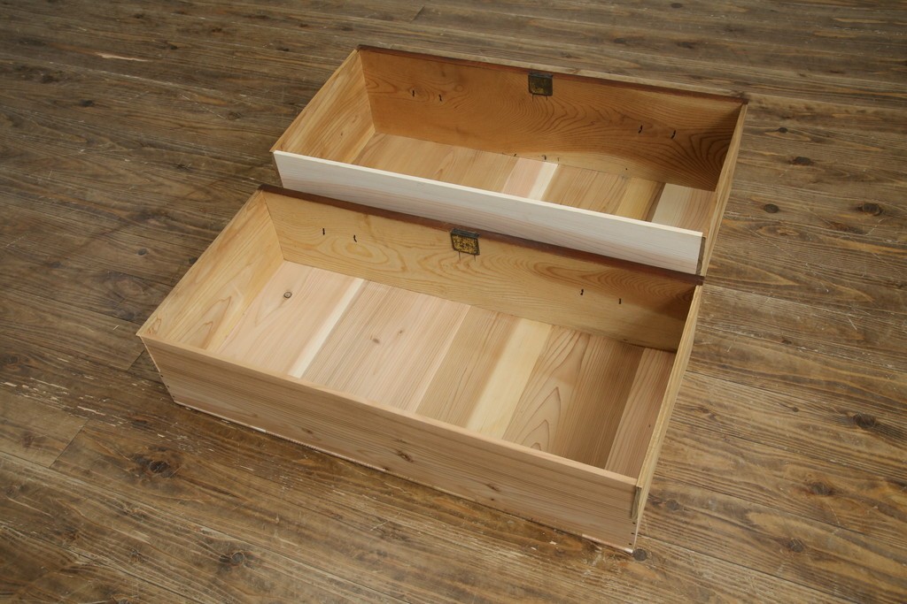 和製アンティーク　前面欅(ケヤキ)材　漆塗り　使い込まれた風合いが味わい深い時代箪笥ローチェスト　(R-073231)