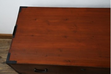 和製アンティーク　前面欅(ケヤキ)材　漆塗り　使い込まれた風合いが味わい深い時代箪笥ローチェスト　(R-073231)