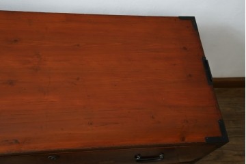 和製アンティーク　前面欅(ケヤキ)材　漆塗り　使い込まれた風合いが味わい深い時代箪笥ローチェスト　(R-073231)