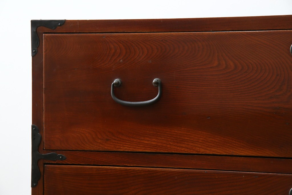 和製アンティーク　前面欅(ケヤキ)材　漆塗り　使い込まれた風合いが味わい深い時代箪笥ローチェスト　(R-073231)