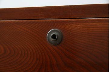 和製アンティーク　前面欅(ケヤキ)材　漆塗り　使い込まれた風合いが味わい深い時代箪笥ローチェスト　(R-073231)