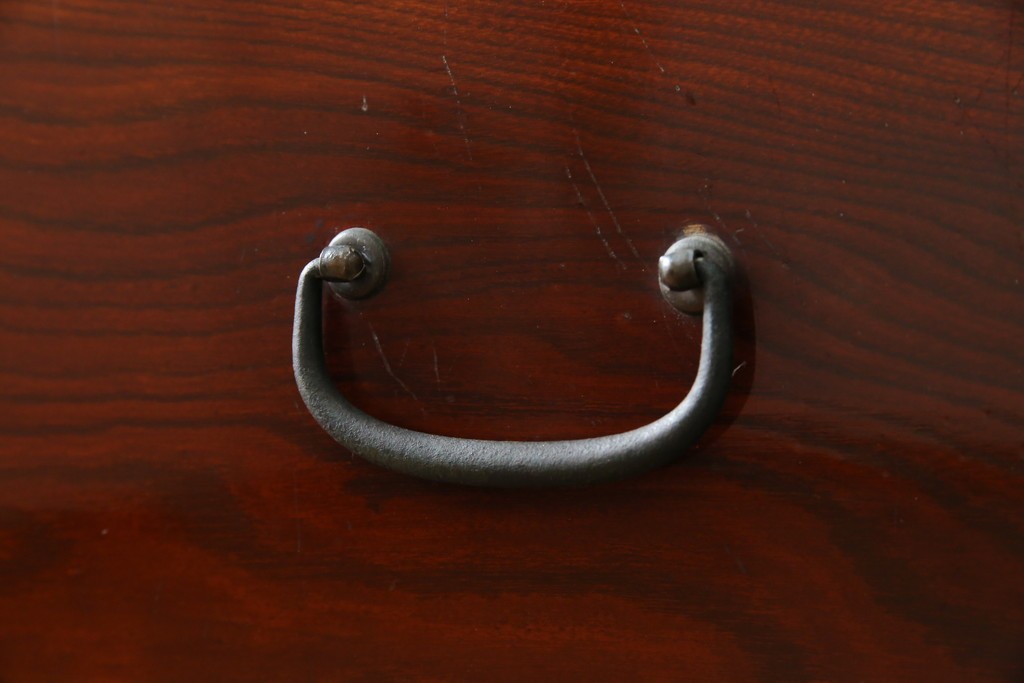 和製アンティーク　前面欅(ケヤキ)材　漆塗り　使い込まれた風合いが味わい深い時代箪笥ローチェスト　(R-073231)