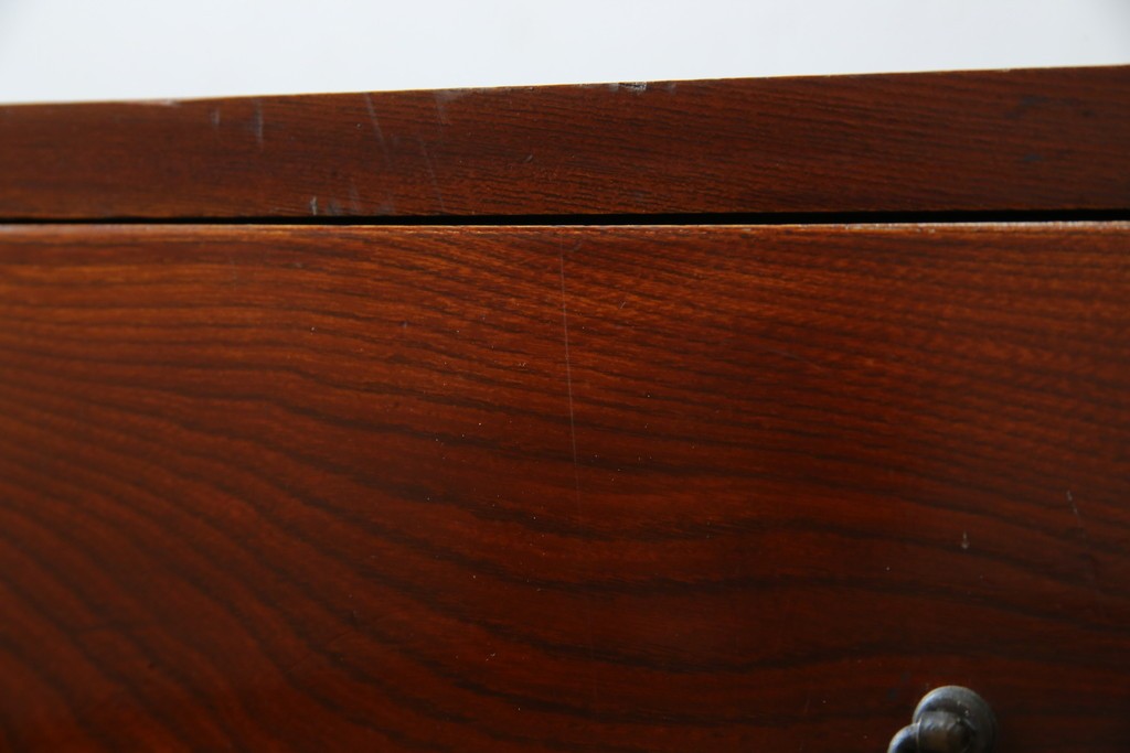 和製アンティーク　前面欅(ケヤキ)材　漆塗り　使い込まれた風合いが味わい深い時代箪笥ローチェスト　(R-073231)