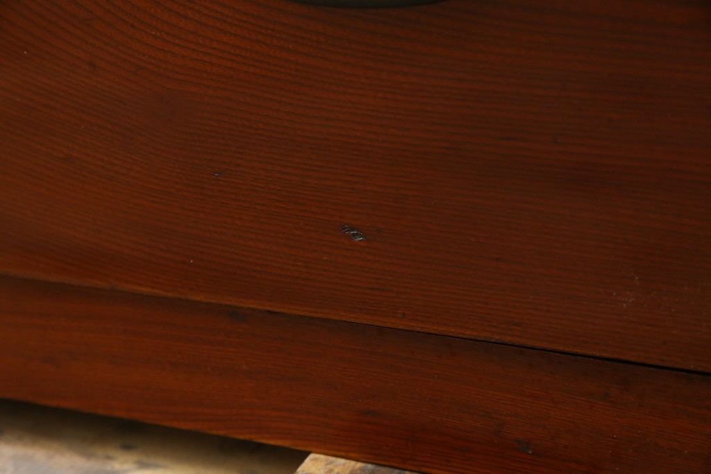 和製アンティーク　前面欅(ケヤキ)材　漆塗り　使い込まれた風合いが味わい深い時代箪笥ローチェスト　(R-073231)