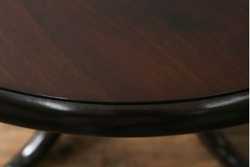 中古　美品　松本民芸家具　クラシカルな雰囲気が漂うC型丸卓(ラウンドテーブル、丸テーブル、コーヒーテーブル、カフェテーブル、サイドテーブル)(定価約18万円)(R-073233)