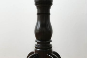 中古　美品　松本民芸家具　クラシカルな雰囲気が漂うC型丸卓(ラウンドテーブル、丸テーブル、コーヒーテーブル、カフェテーブル、サイドテーブル)(定価約18万円)(R-073233)