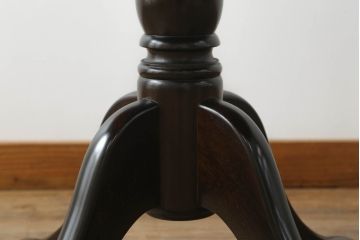 中古　美品　松本民芸家具　クラシカルな雰囲気が漂うC型丸卓(ラウンドテーブル、丸テーブル、コーヒーテーブル、カフェテーブル、サイドテーブル)(定価約18万円)(R-073233)