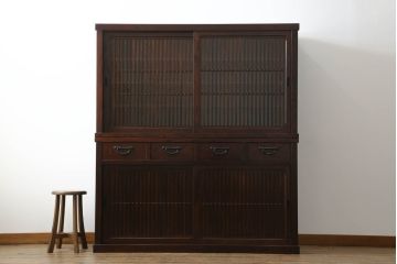 中古　美品　栗材　和の趣あふれる佇まいが魅力的な二段重ね水屋箪笥(食器棚、戸棚、収納棚、キャビネット)(R-073266)