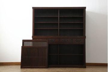 中古　美品　栗材　和の趣あふれる佇まいが魅力的な二段重ね水屋箪笥(食器棚、戸棚、収納棚、キャビネット)(R-073266)