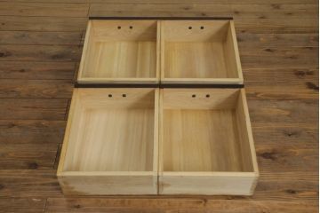 中古　美品　栗材　和の趣あふれる佇まいが魅力的な二段重ね水屋箪笥(食器棚、戸棚、収納棚、キャビネット)(R-073266)