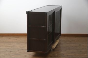 中古　美品　栗材　和の趣あふれる佇まいが魅力的な水屋箪笥サイドキャビネット(食器棚、戸棚、収納棚、キャビネット)(R-073267)