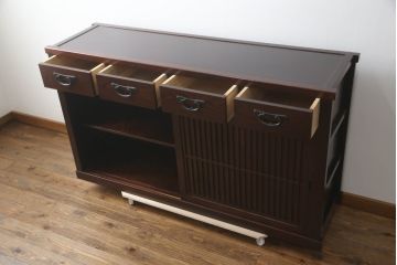 中古　美品　栗材　和の趣あふれる佇まいが魅力的な水屋箪笥サイドボード(食器棚、茶箪笥、サイドキャビネット、収納棚、戸棚)(R-073268)