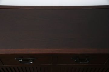 中古　美品　栗材　和の趣あふれる佇まいが魅力的な水屋箪笥サイドボード(食器棚、茶箪笥、サイドキャビネット、収納棚、戸棚)(R-073268)