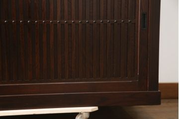 中古　美品　栗材　和の趣あふれる佇まいが魅力的な水屋箪笥サイドボード(食器棚、茶箪笥、サイドキャビネット、収納棚、戸棚)(R-073268)