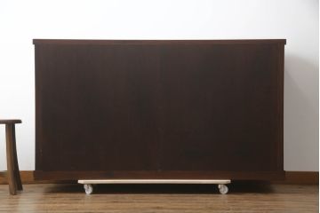 中古　美品　栗材　和の趣あふれる佇まいが魅力的な水屋箪笥サイドボード(食器棚、茶箪笥、サイドキャビネット、収納棚、戸棚)(R-073268)