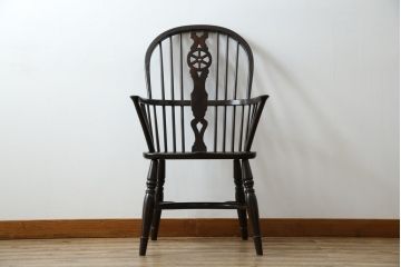 中古　美品!!　松本民芸家具　シックな色合いとクラシカルな佇まいが魅力のホイールバックウィンザーチェア(ウインザーチェア、アームチェア、板座チェア、ダイニングチェア、椅子、イス)(定価約19万8千円)(R-073269)