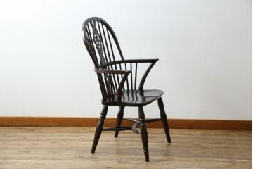 中古　美品!!　松本民芸家具　シックな色合いとクラシカルな佇まいが魅力のホイールバックウィンザーチェア(ウインザーチェア、アームチェア、板座チェア、ダイニングチェア、椅子、イス)(定価約19万8千円)(R-073269)