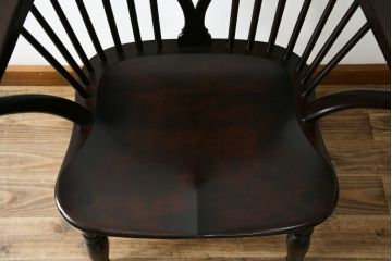中古　美品!!　松本民芸家具　シックな色合いとクラシカルな佇まいが魅力のホイールバックウィンザーチェア(ウインザーチェア、アームチェア、板座チェア、ダイニングチェア、椅子、イス)(定価約19万8千円)(R-073269)