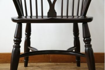 中古　美品!!　松本民芸家具　シックな色合いとクラシカルな佇まいが魅力のホイールバックウィンザーチェア(ウインザーチェア、アームチェア、板座チェア、ダイニングチェア、椅子、イス)(定価約19万8千円)(R-073269)