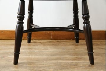 中古　美品!!　松本民芸家具　シックな色合いとクラシカルな佇まいが魅力のホイールバックウィンザーチェア(ウインザーチェア、アームチェア、板座チェア、ダイニングチェア、椅子、イス)(定価約19万8千円)(R-073269)