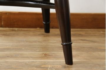 中古　美品!!　松本民芸家具　シックな色合いとクラシカルな佇まいが魅力のホイールバックウィンザーチェア(ウインザーチェア、アームチェア、板座チェア、ダイニングチェア、椅子、イス)(定価約19万8千円)(R-073269)