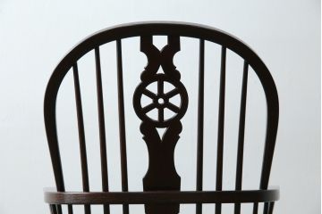 中古　美品!!　松本民芸家具　シックな色合いとクラシカルな佇まいが魅力のホイールバックウィンザーチェア(ウインザーチェア、アームチェア、板座チェア、ダイニングチェア、椅子、イス)(定価約19万8千円)(R-073269)