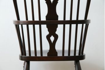 中古　美品!!　松本民芸家具　シックな色合いとクラシカルな佇まいが魅力のホイールバックウィンザーチェア(ウインザーチェア、アームチェア、板座チェア、ダイニングチェア、椅子、イス)(定価約19万8千円)(R-073269)