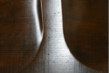 イギリスアンティーク　Lloyd's Antiques(ロイズ・アンティークス)取り扱い　ニレ材　クラシカルな佇まいのウィンザーベンチ　(R-073270)