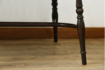 イギリスアンティーク　Lloyd's Antiques(ロイズ・アンティークス)取り扱い　ニレ材　クラシカルな佇まいのウィンザーベンチ　(R-073270)