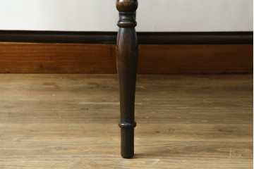 イギリスアンティーク　Lloyd's Antiques(ロイズ・アンティークス)取り扱い　ニレ材　クラシカルな佇まいのウィンザーベンチ　(R-073270)