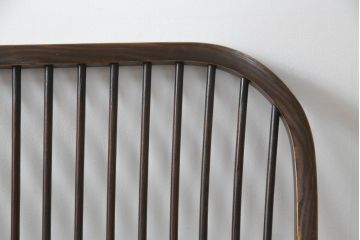  イギリスアンティーク　Lloyd's Antiques(ロイズ・アンティークス)取り扱い　ニレ材　クラシカルな佇まいのウィンザーベンチ(ウィンザーチェア、長椅子、2人掛けベンチ、英国)(R-073270)